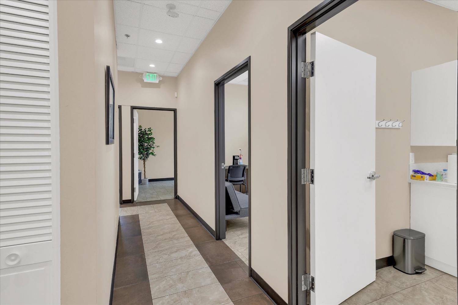 Detail Gallery Image 29 of 30 For 9307 Laguna Springs Dr #100,  Elk Grove,  CA 95758 - – Beds | – Baths