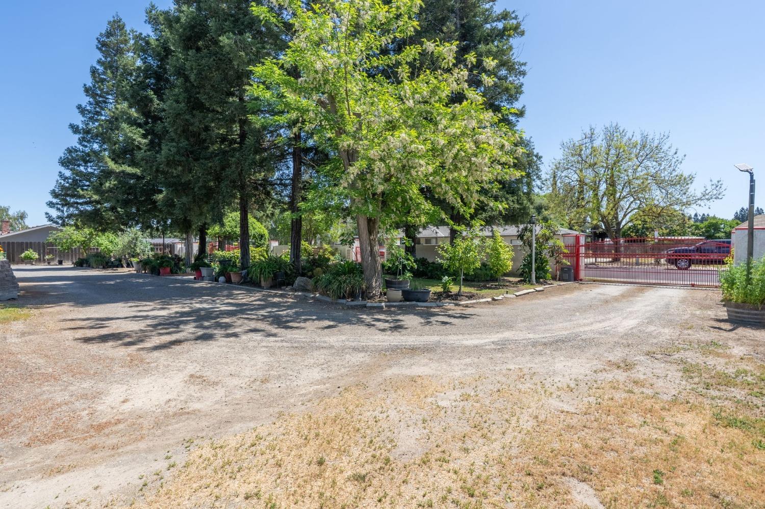 Detail Gallery Image 4 of 43 For 2019 Lee Rae Ct, Turlock,  CA 95380 - 5 Beds | 3 Baths