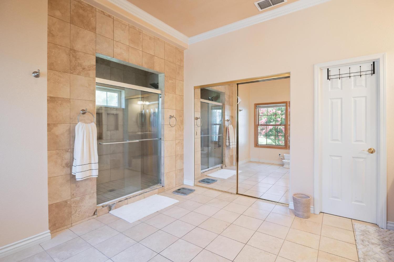 Detail Gallery Image 25 of 47 For 19997 E Liberty Rd, Clements,  CA 95632 - 8 Beds | 6/1 Baths