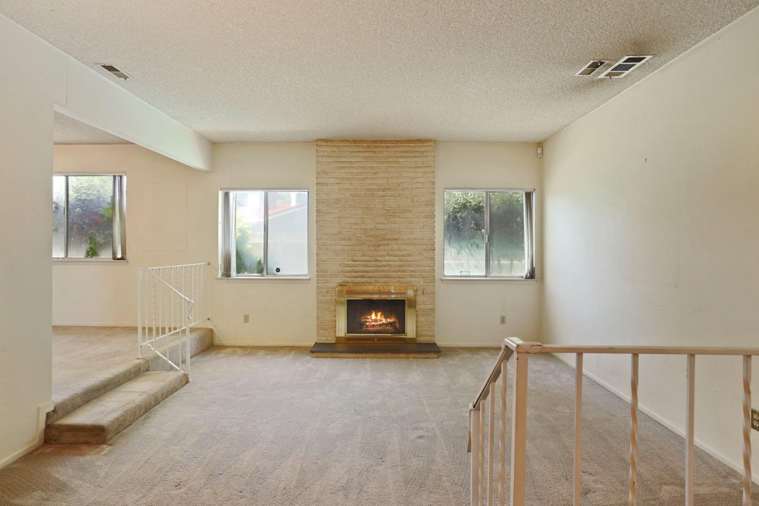 Detail Gallery Image 5 of 36 For 219 Mckelvey Ave, Stockton,  CA 95210 - 3 Beds | 2 Baths