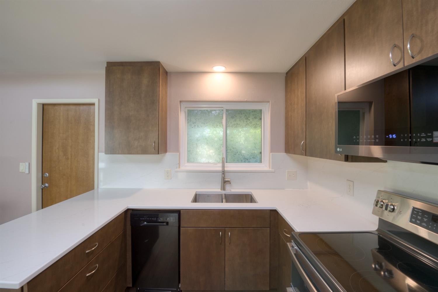 Detail Gallery Image 5 of 33 For 3121 Cori Ct, Turlock,  CA 95382 - 3 Beds | 2 Baths