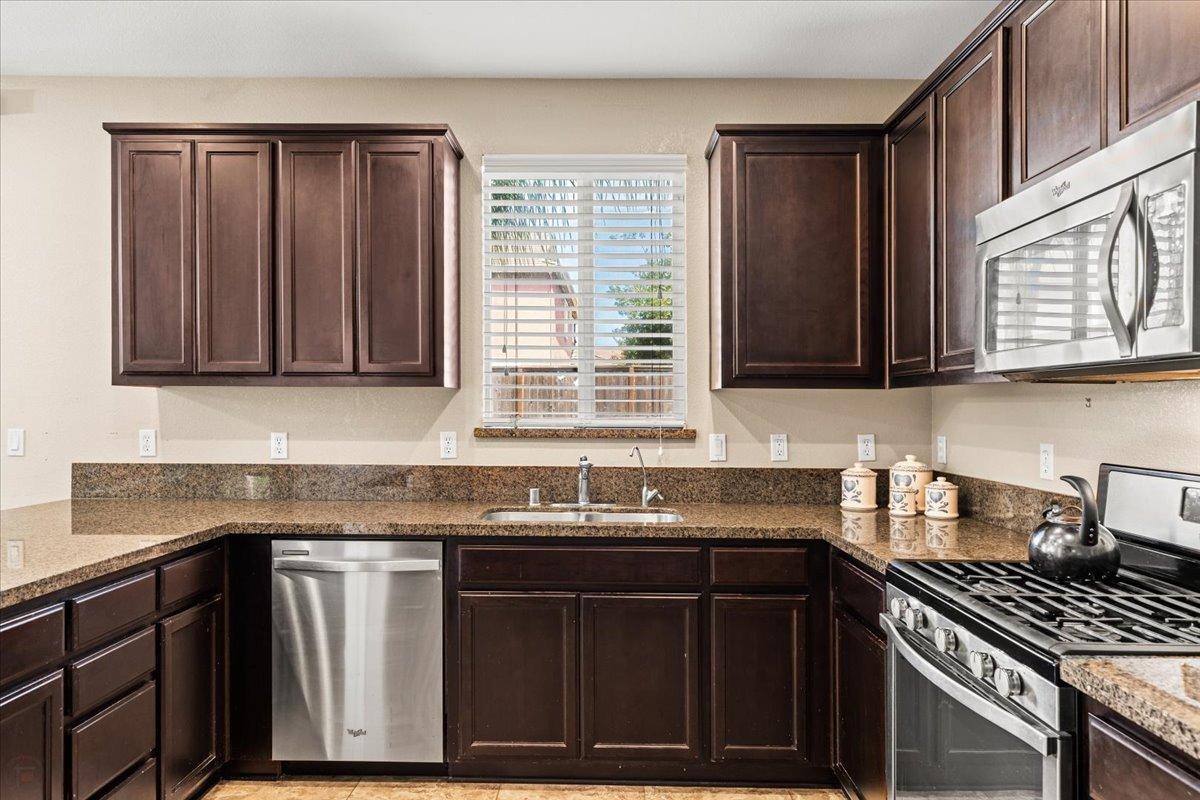 Detail Gallery Image 31 of 86 For 2060 Tarpan Way #22,  Oakdale,  CA 95361 - 4 Beds | 2/1 Baths