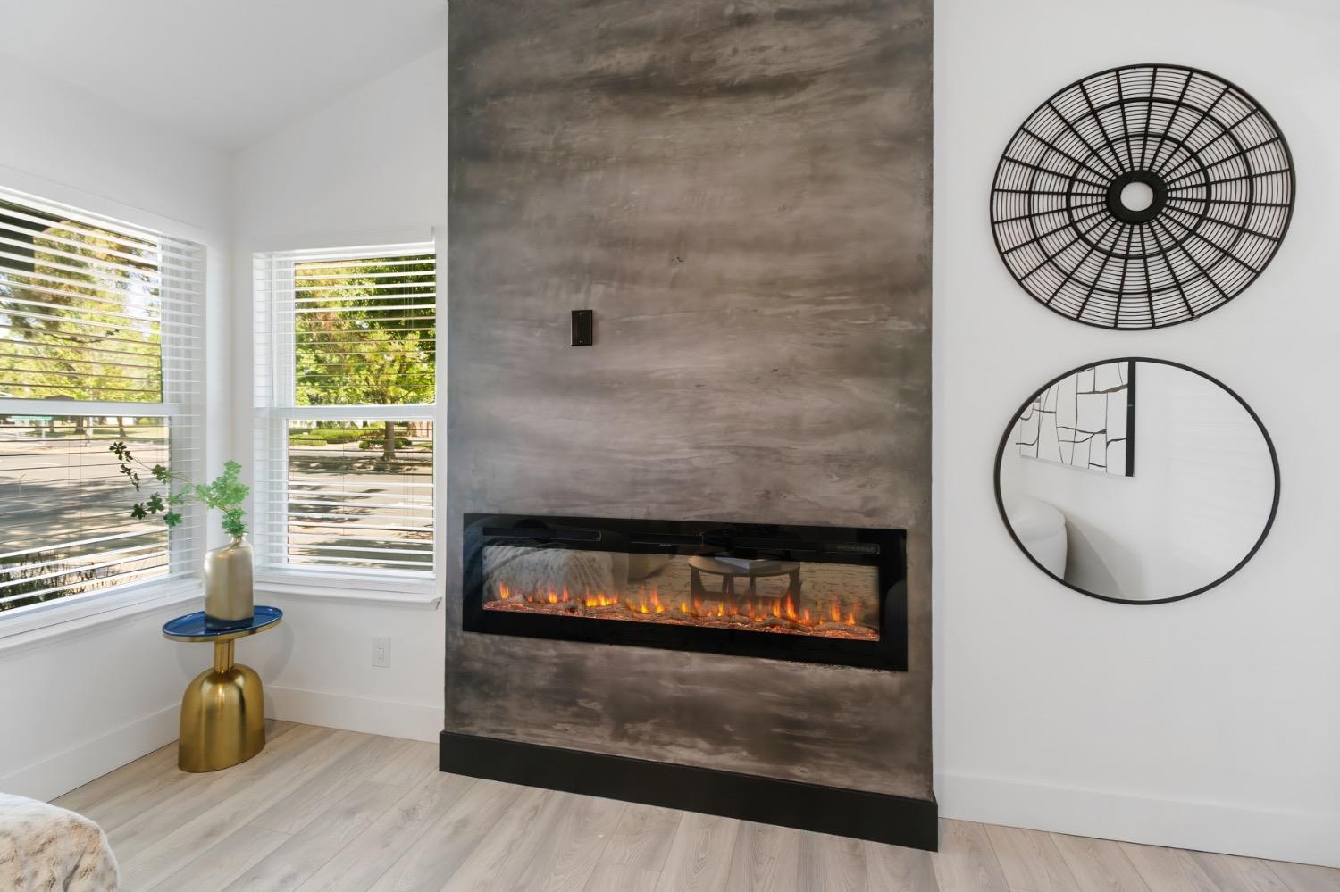 Detail Gallery Image 8 of 59 For 6550 Riverside Blvd, Sacramento,  CA 95831 - 3 Beds | 2 Baths