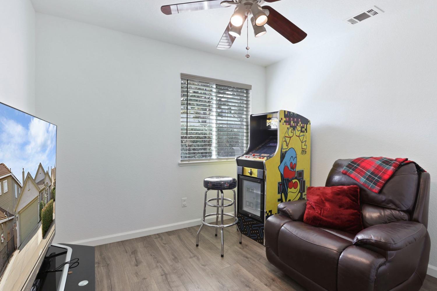 Detail Gallery Image 33 of 40 For 2039 London Ave, Manteca,  CA 95336 - 4 Beds | 2 Baths