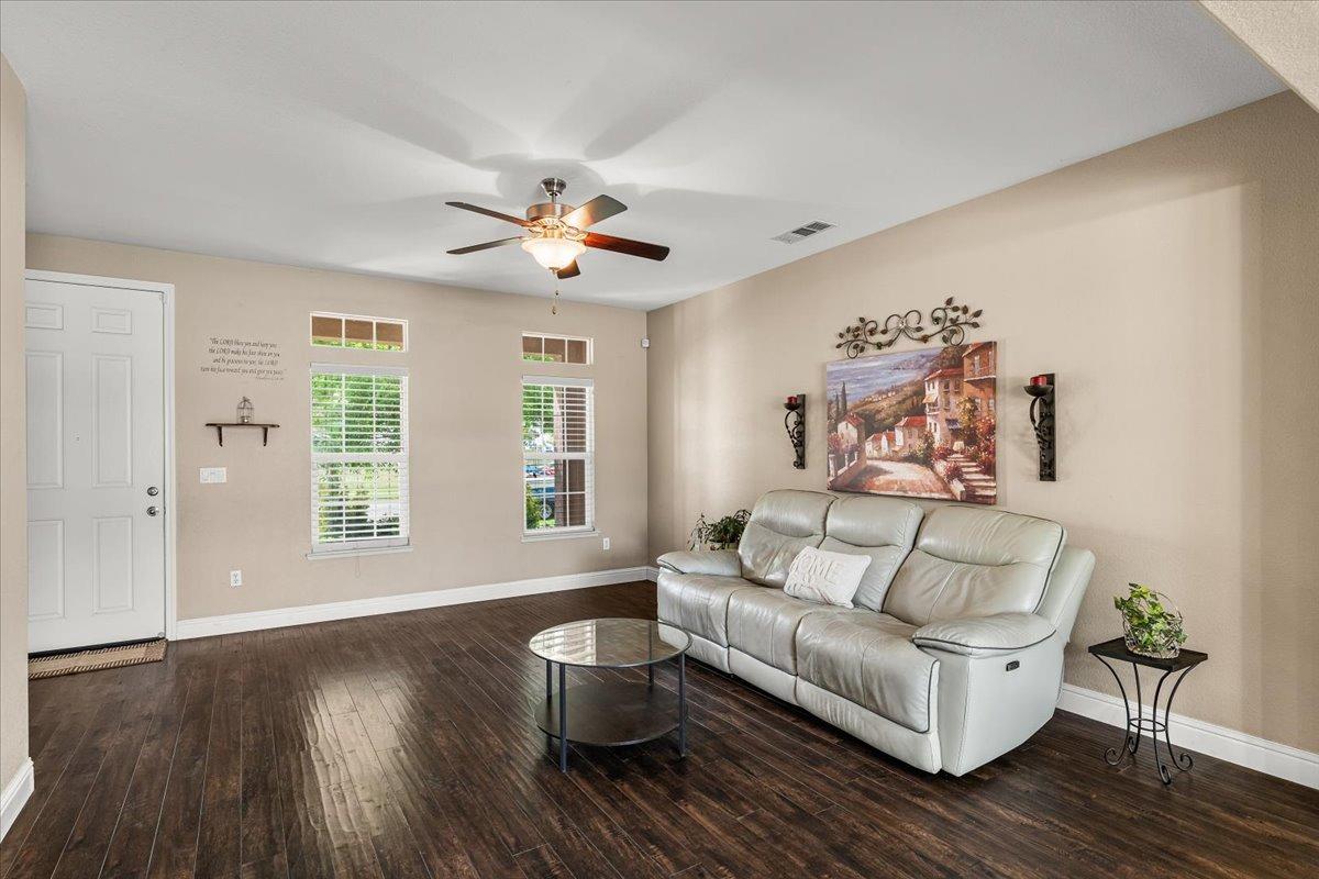 Detail Gallery Image 9 of 86 For 2060 Tarpan Way #22,  Oakdale,  CA 95361 - 4 Beds | 2/1 Baths