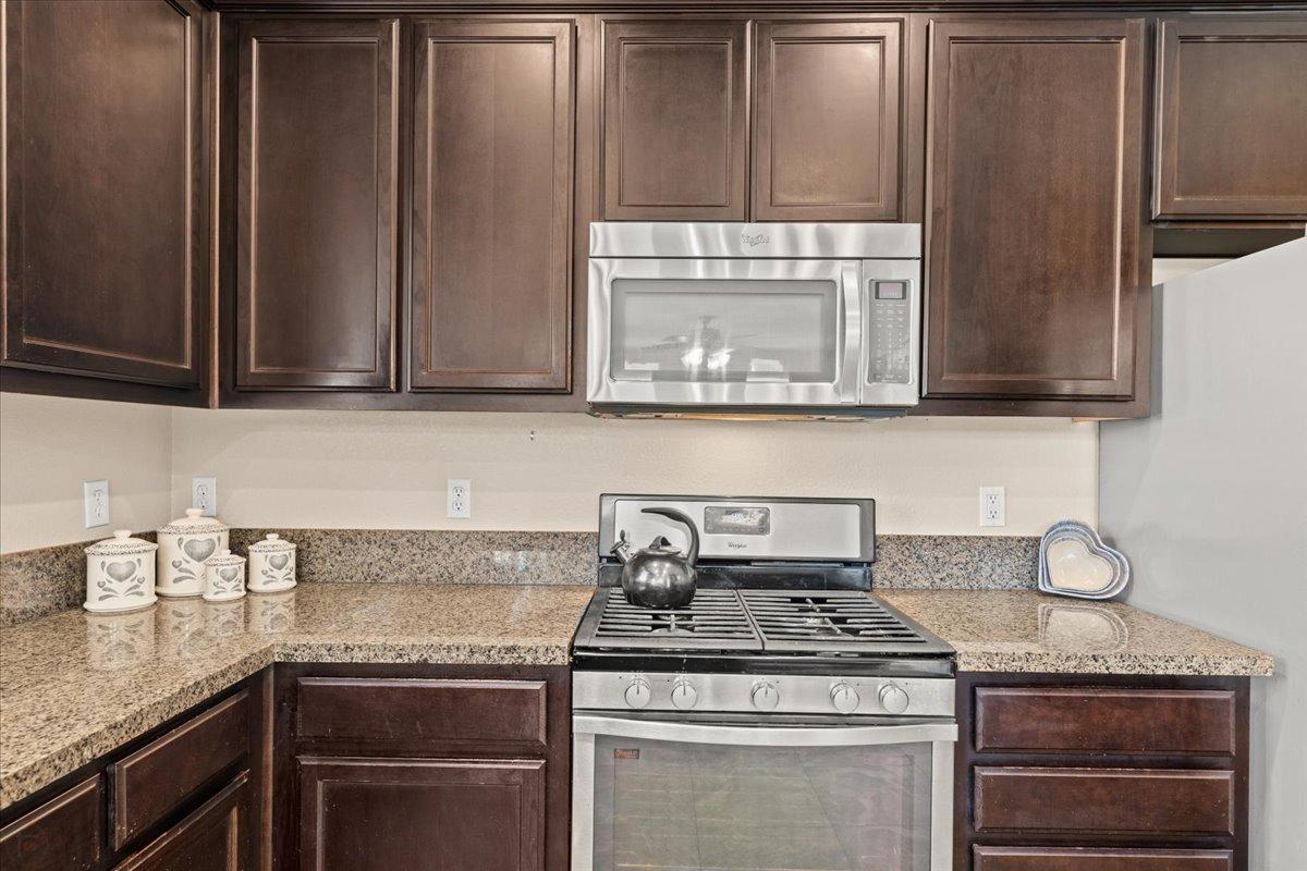 Detail Gallery Image 32 of 86 For 2060 Tarpan Way #22,  Oakdale,  CA 95361 - 4 Beds | 2/1 Baths