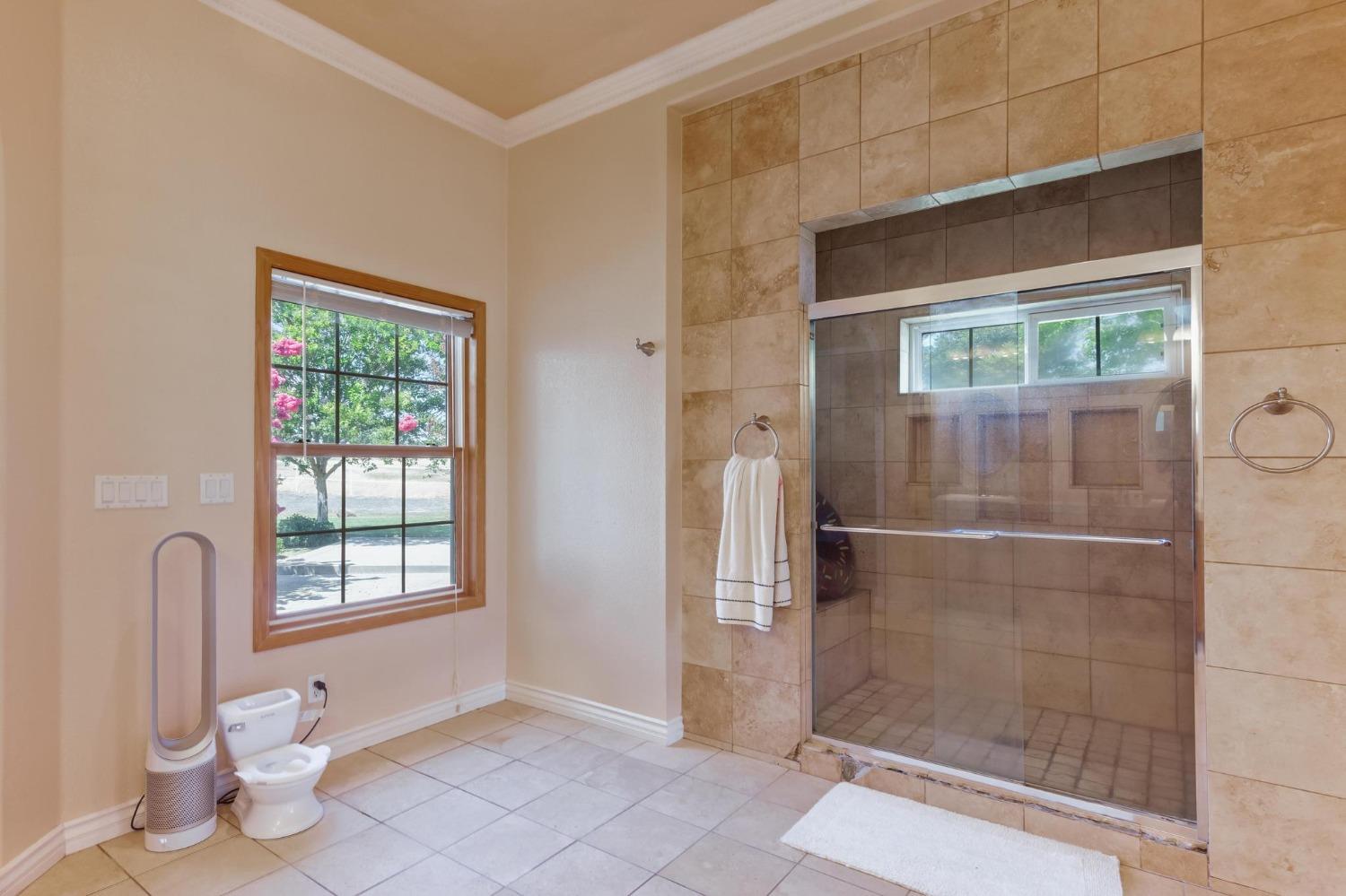 Detail Gallery Image 27 of 47 For 19997 E Liberty Rd, Clements,  CA 95632 - 8 Beds | 6/1 Baths