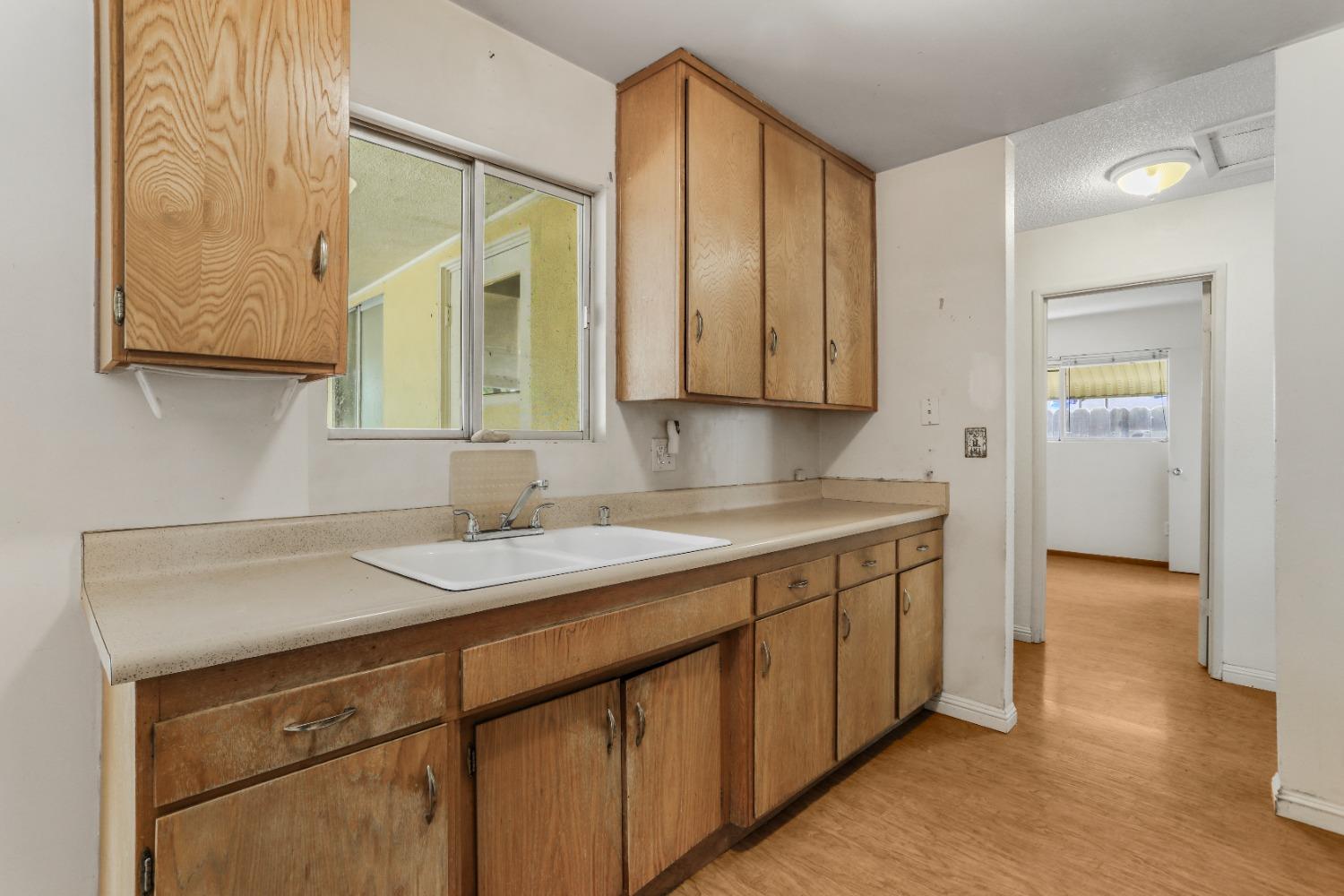 Detail Gallery Image 10 of 24 For 907 Ash Ave, Los Banos,  CA 93635 - 3 Beds | 1/1 Baths