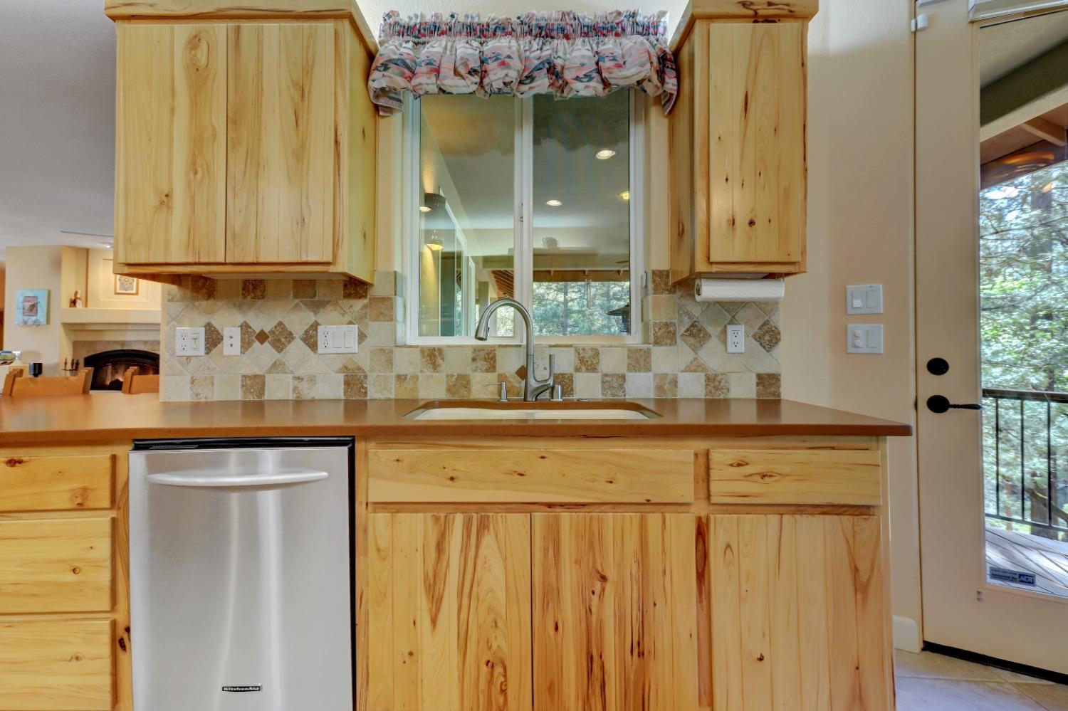 Detail Gallery Image 17 of 98 For 10450 S Ponderosa Way, Rough And Ready,  CA 95975 - 4 Beds | 3/1 Baths