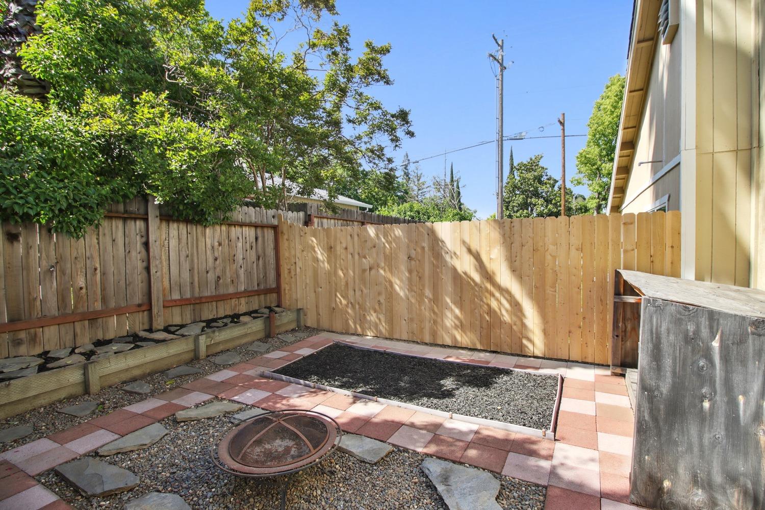 Shera Lane, Carmichael, California image 33