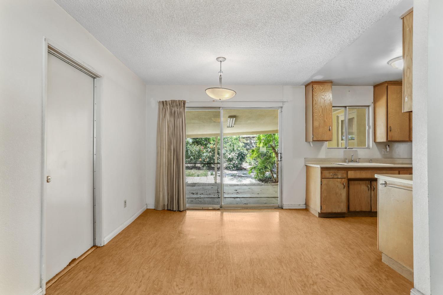 Detail Gallery Image 7 of 24 For 907 Ash Ave, Los Banos,  CA 93635 - 3 Beds | 1/1 Baths
