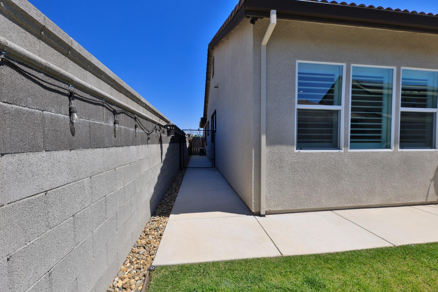 Detail Gallery Image 46 of 52 For 2403 Tribeca Ave, Manteca,  CA 95337 - 3 Beds | 3 Baths