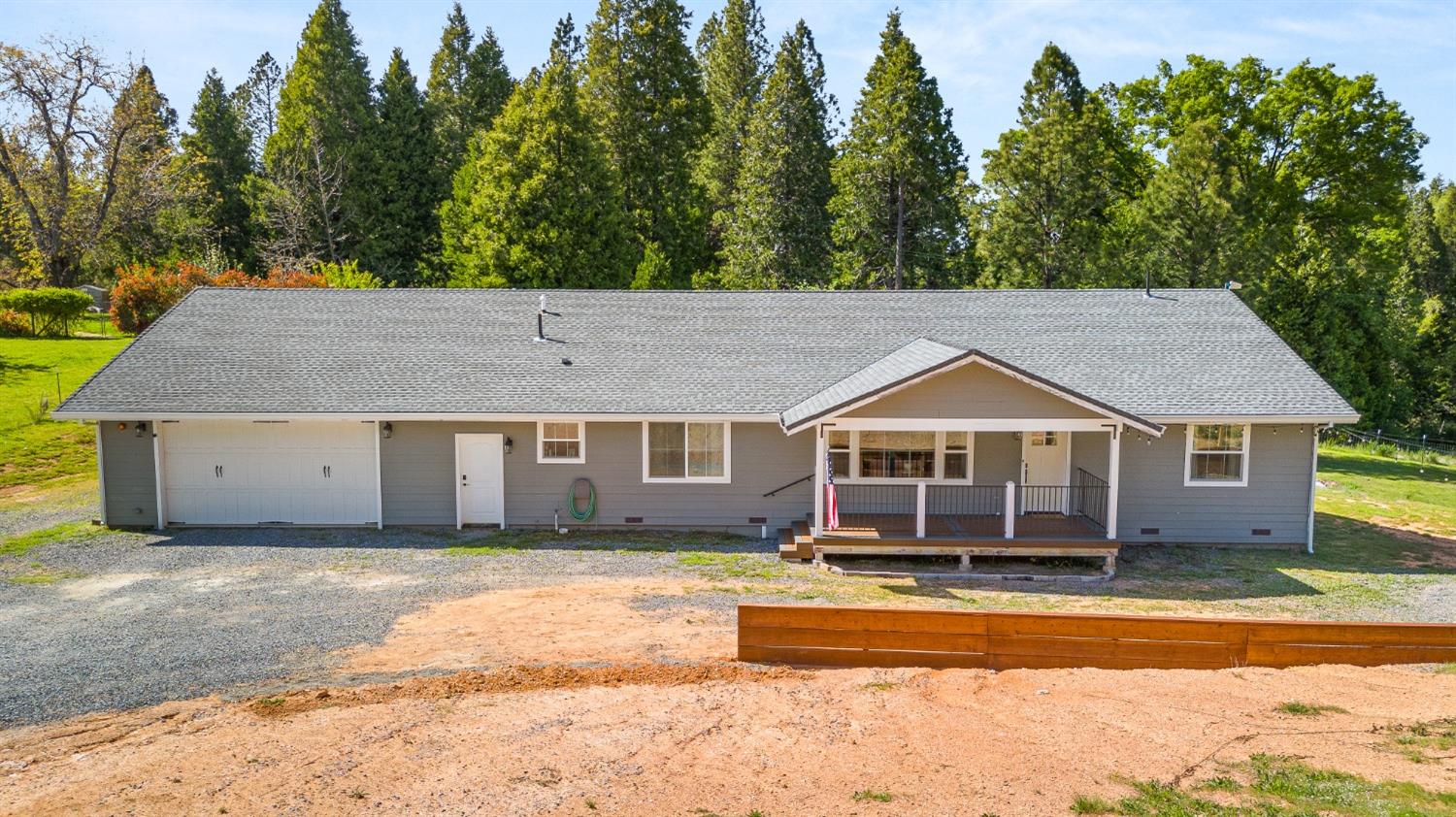 Detail Gallery Image 4 of 47 For 4046 Empire Creek Cir, Georgetown,  CA 95634 - 3 Beds | 2 Baths