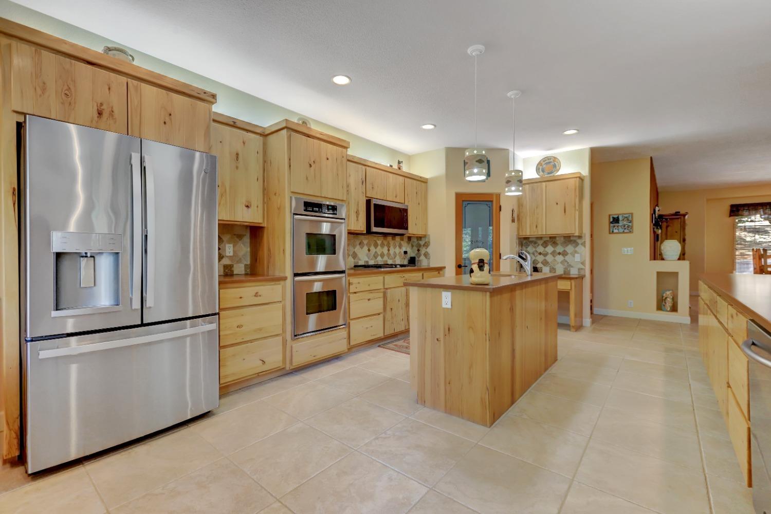 Detail Gallery Image 16 of 98 For 10450 S Ponderosa Way, Rough And Ready,  CA 95975 - 4 Beds | 3/1 Baths