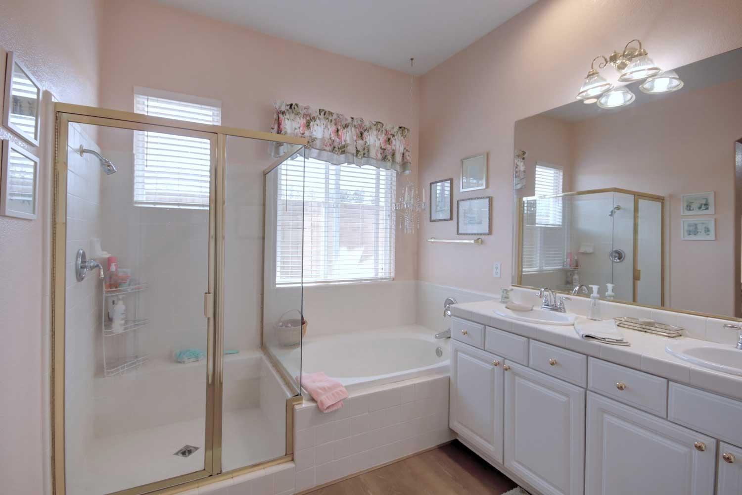 Detail Gallery Image 29 of 37 For 12020 Gold Arbor Ln, Gold River,  CA 95670 - 3 Beds | 2 Baths