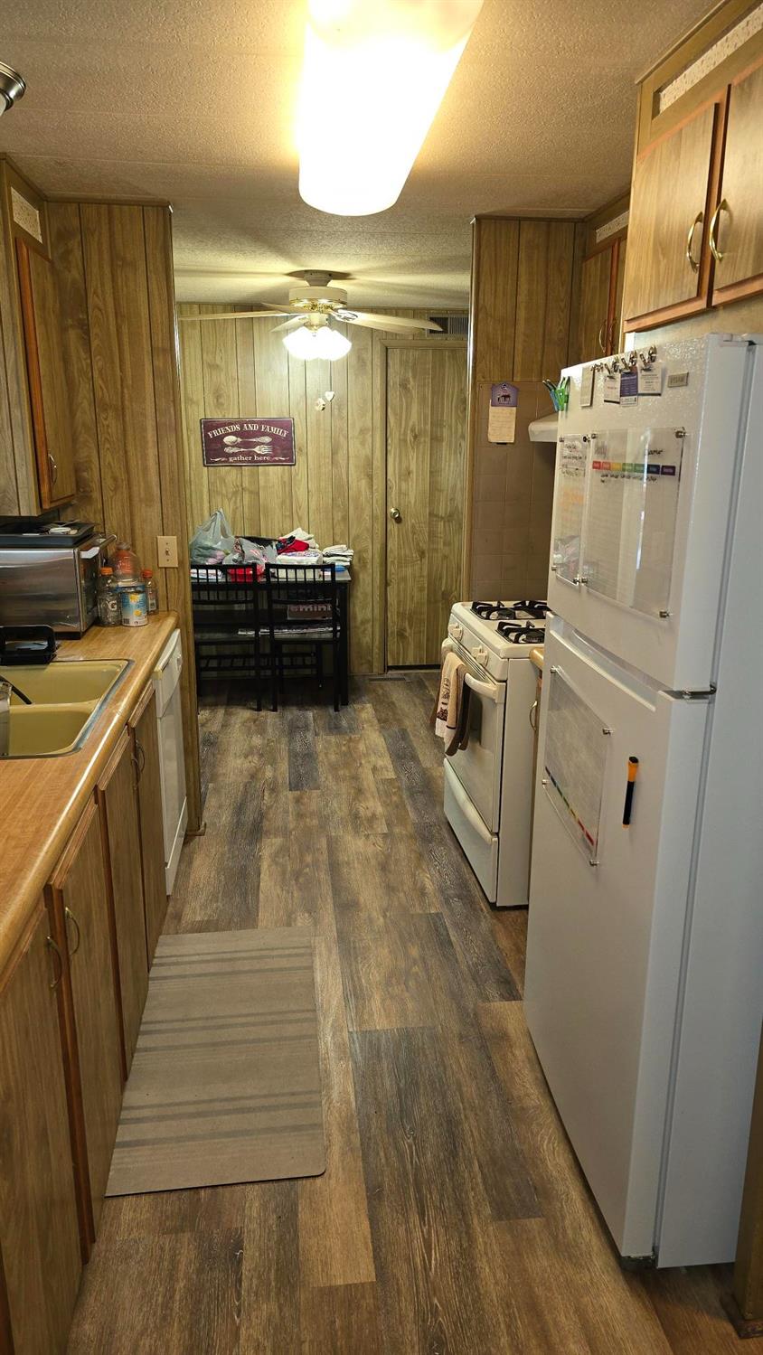 Detail Gallery Image 12 of 20 For 150 Pestana Ave 21, Manteca,  CA 95633 - 2 Beds | 1/1 Baths