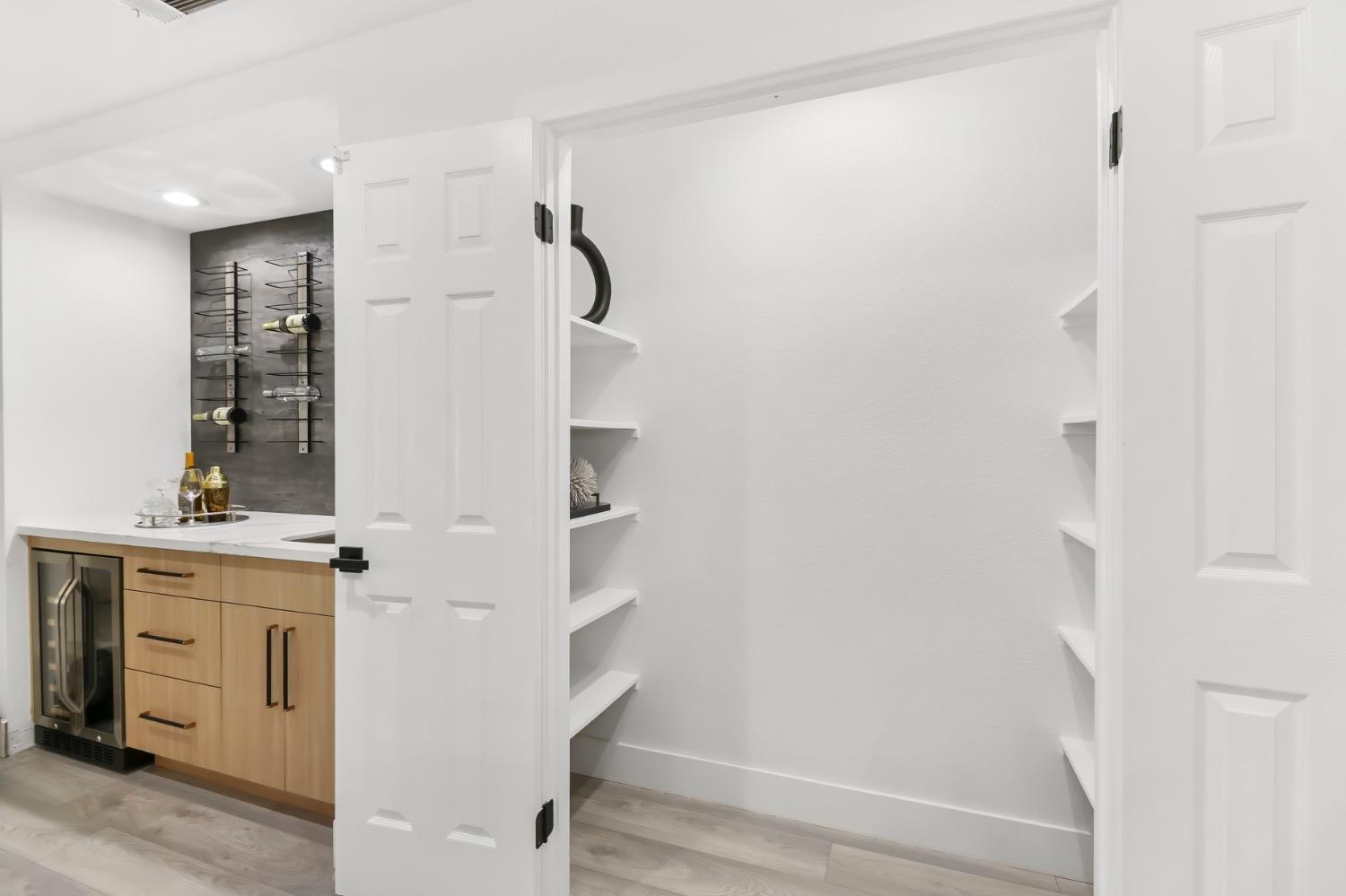 Detail Gallery Image 15 of 59 For 6550 Riverside Blvd, Sacramento,  CA 95831 - 3 Beds | 2 Baths