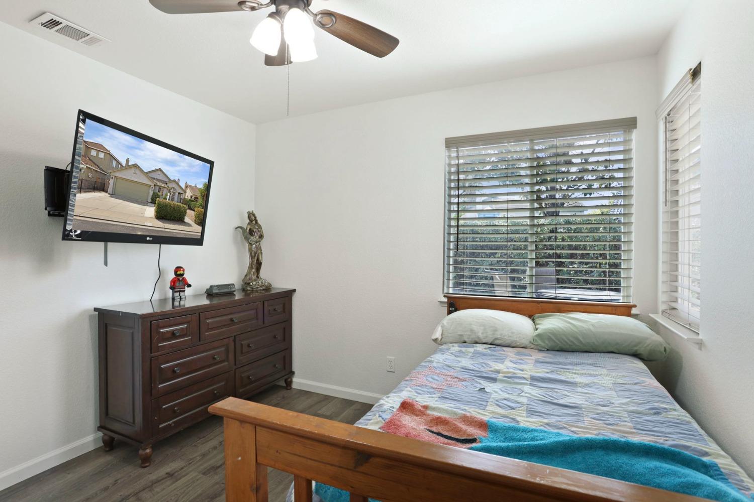 Detail Gallery Image 35 of 40 For 2039 London Ave, Manteca,  CA 95336 - 4 Beds | 2 Baths