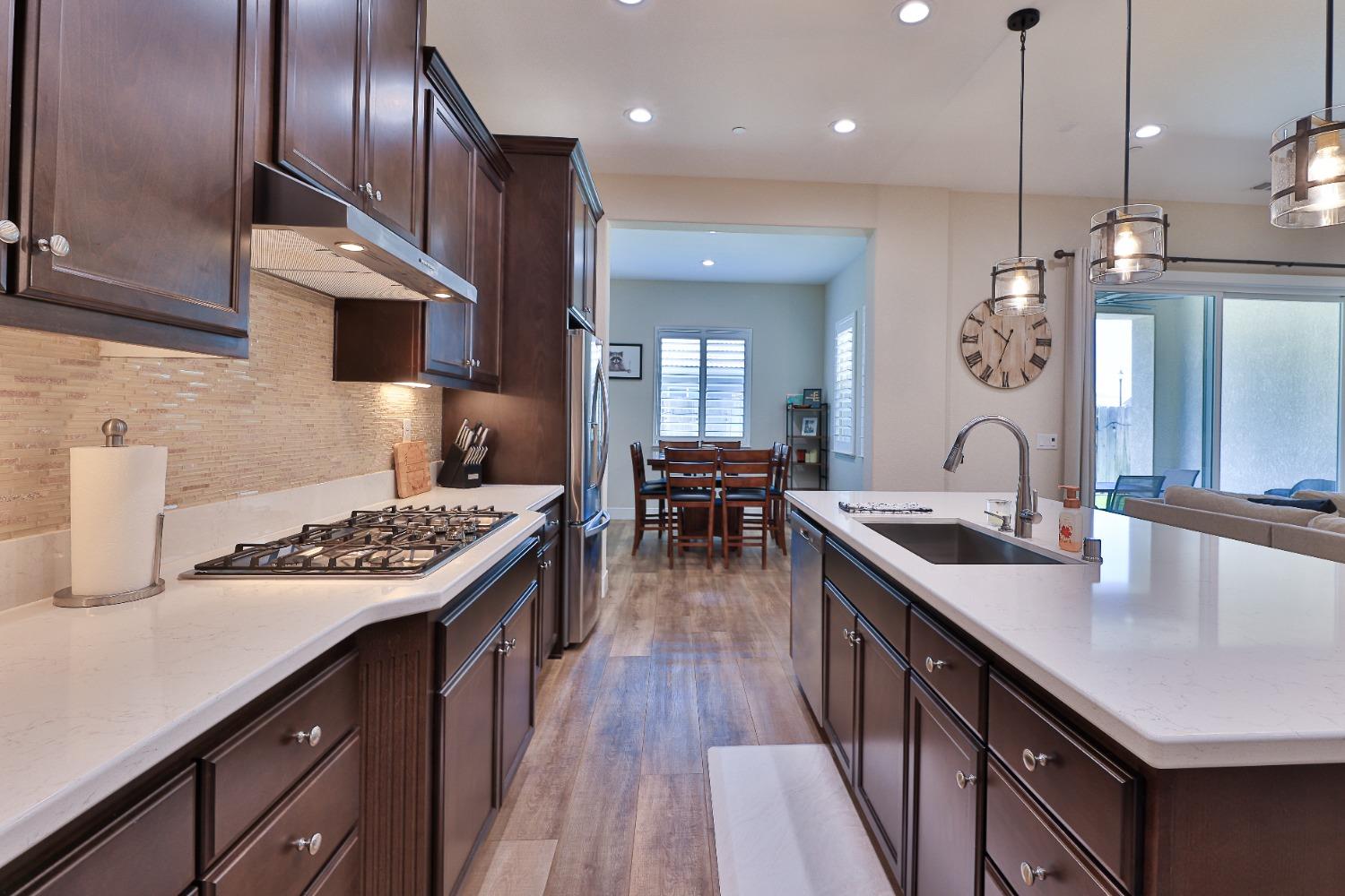 Detail Gallery Image 9 of 52 For 2403 Tribeca Ave, Manteca,  CA 95337 - 3 Beds | 3 Baths