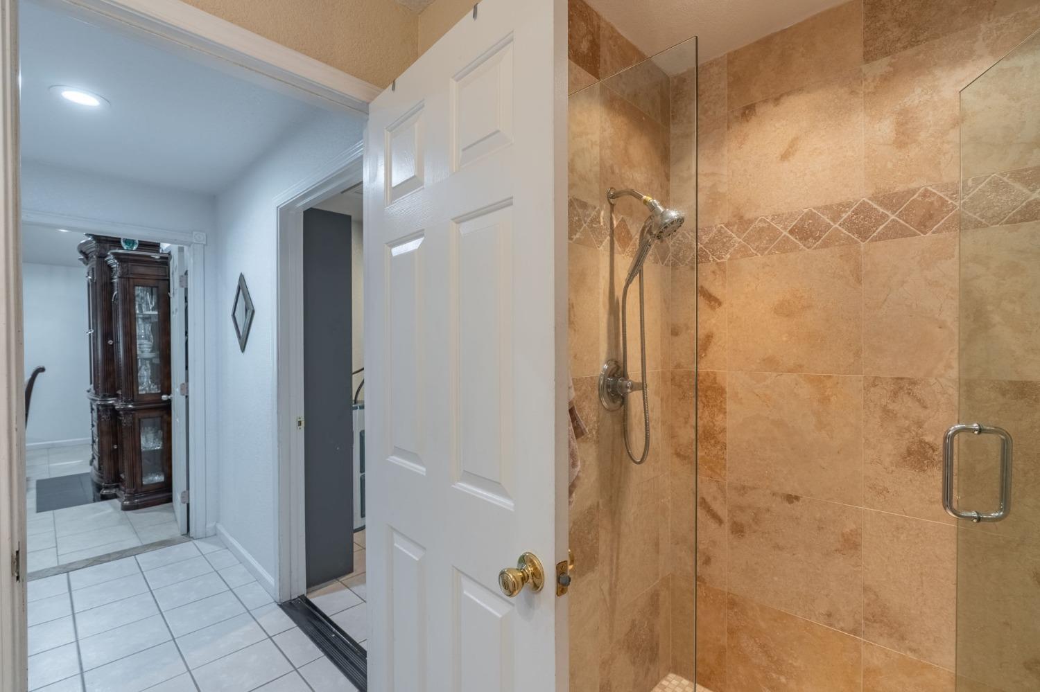 Detail Gallery Image 10 of 43 For 2019 Lee Rae Ct, Turlock,  CA 95380 - 5 Beds | 3 Baths