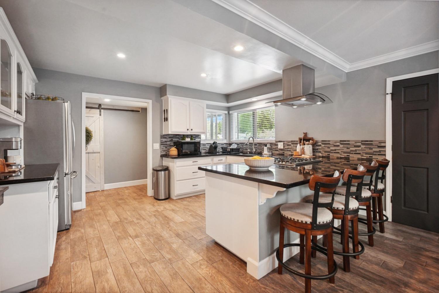 Detail Gallery Image 5 of 33 For 216 S 6th St, Patterson,  CA 95363 - 3 Beds | 2 Baths