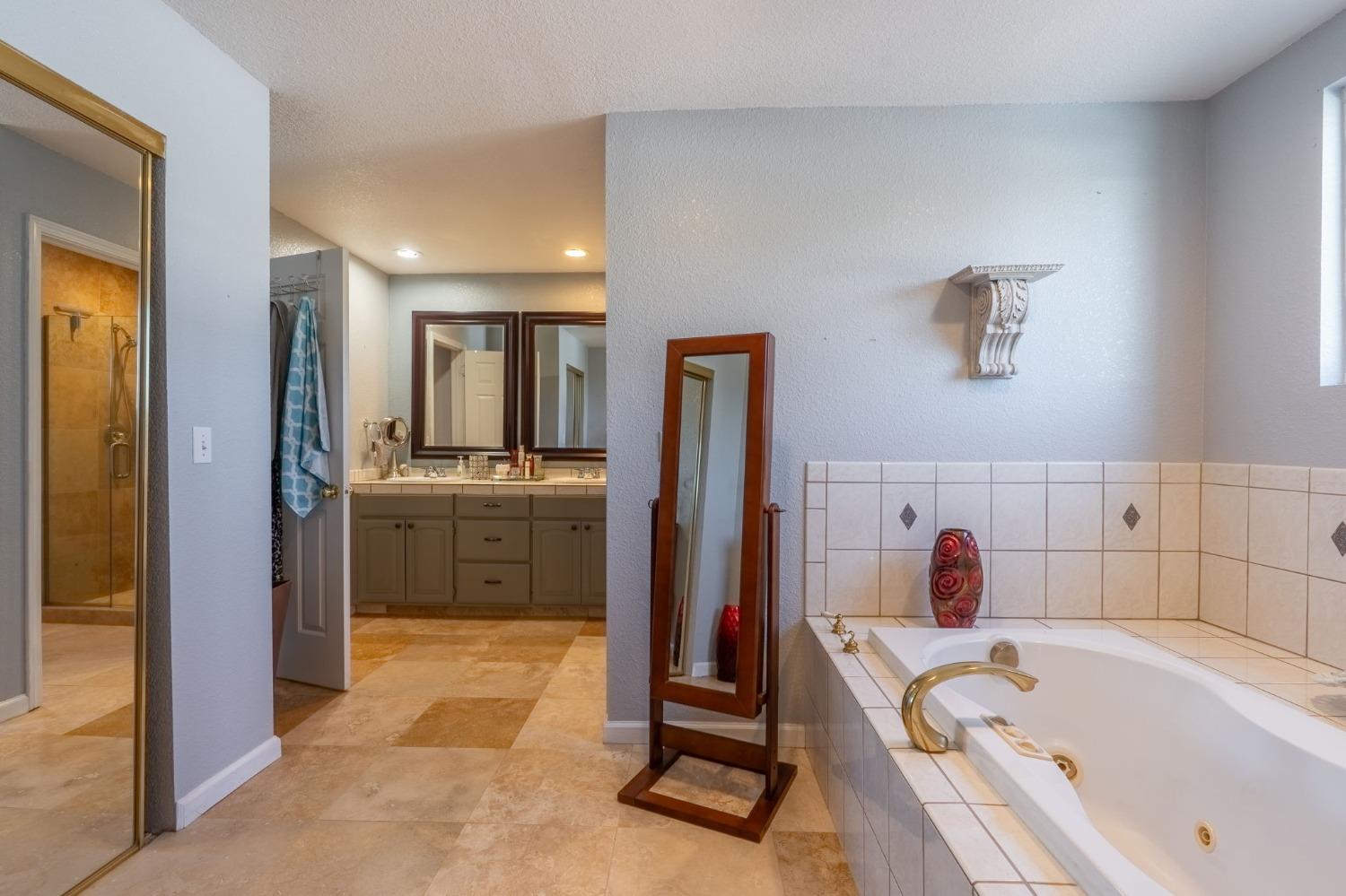 Detail Gallery Image 35 of 43 For 2019 Lee Rae Ct, Turlock,  CA 95380 - 5 Beds | 3 Baths
