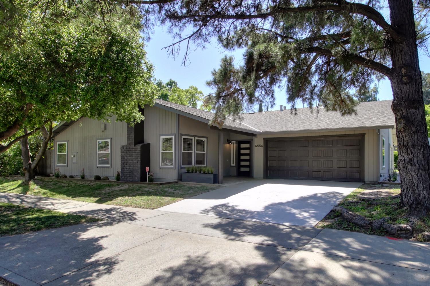Detail Gallery Image 1 of 59 For 6550 Riverside Blvd, Sacramento,  CA 95831 - 3 Beds | 2 Baths