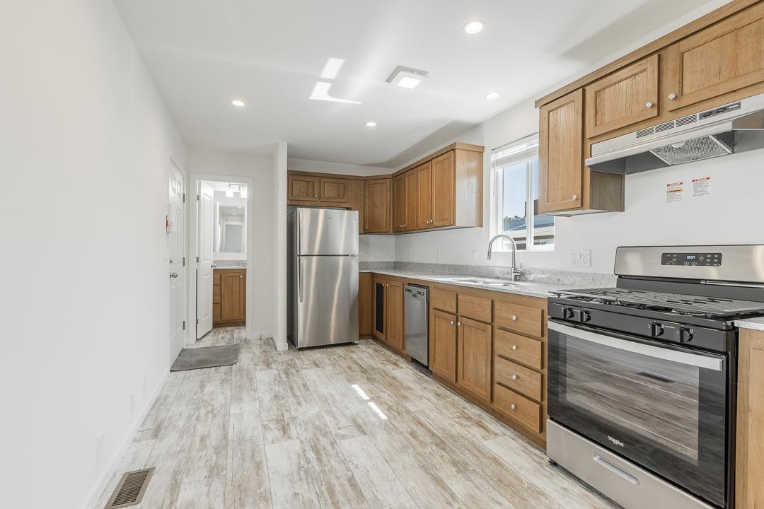 Detail Gallery Image 4 of 9 For 1550 162nd Ave 47, San Leandro,  CA 94578 - 1 Beds | 1 Baths