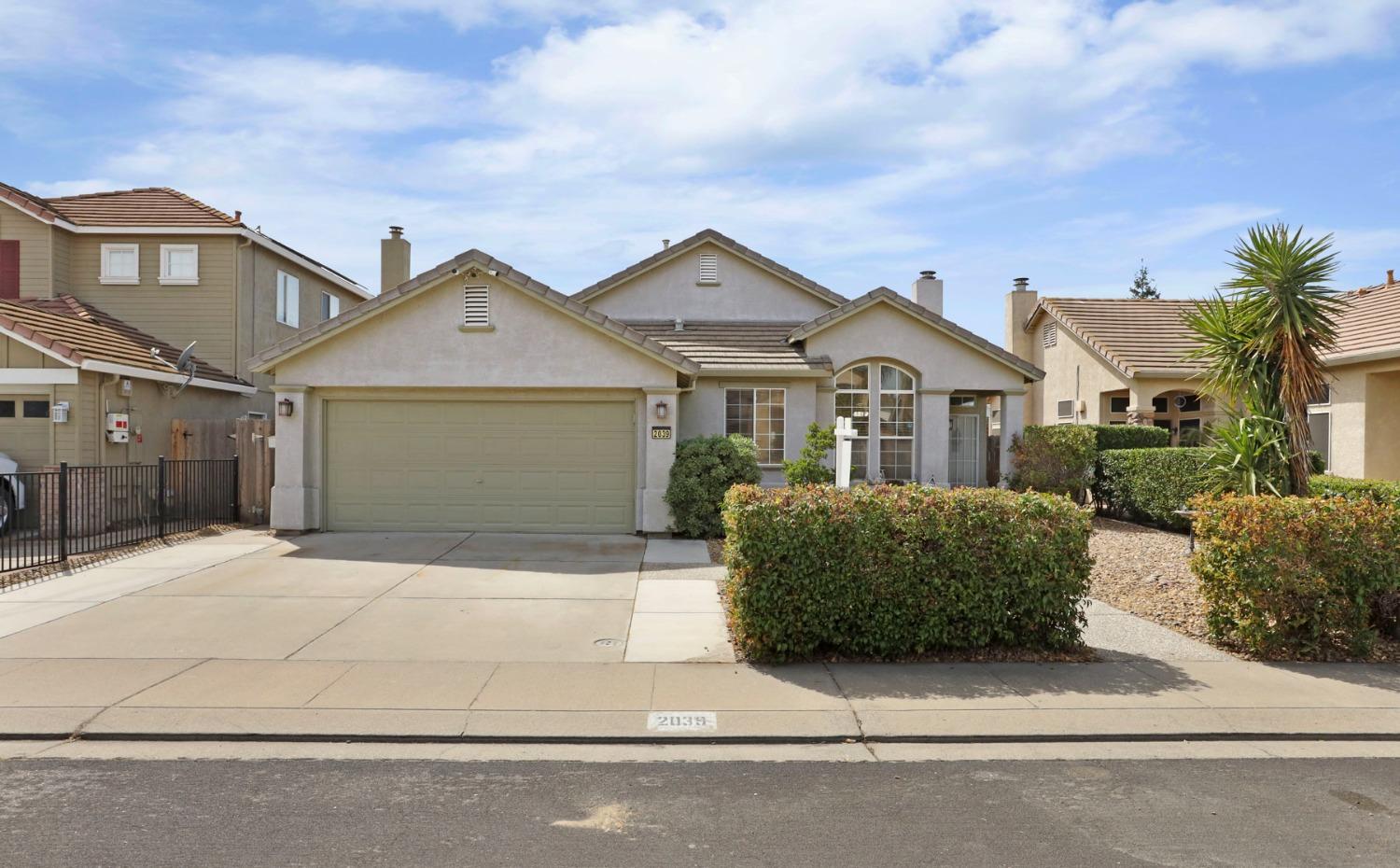 Detail Gallery Image 1 of 40 For 2039 London Ave, Manteca,  CA 95336 - 4 Beds | 2 Baths