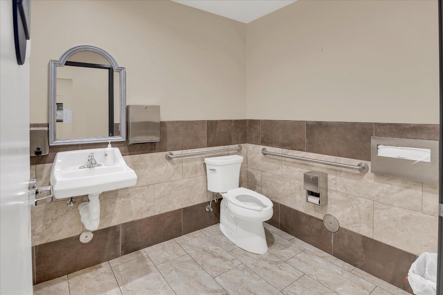 Detail Gallery Image 15 of 30 For 9307 Laguna Springs Dr #100,  Elk Grove,  CA 95758 - – Beds | – Baths