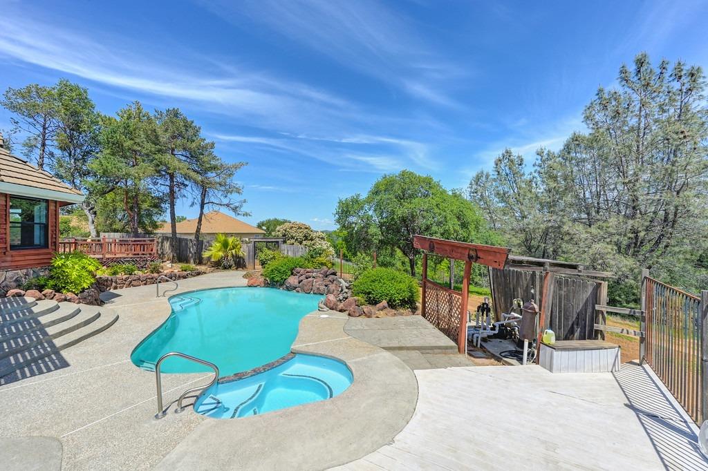 Detail Gallery Image 8 of 81 For 4875 Silk Tree Ln, Cool,  CA 95614 - 2 Beds | 2 Baths