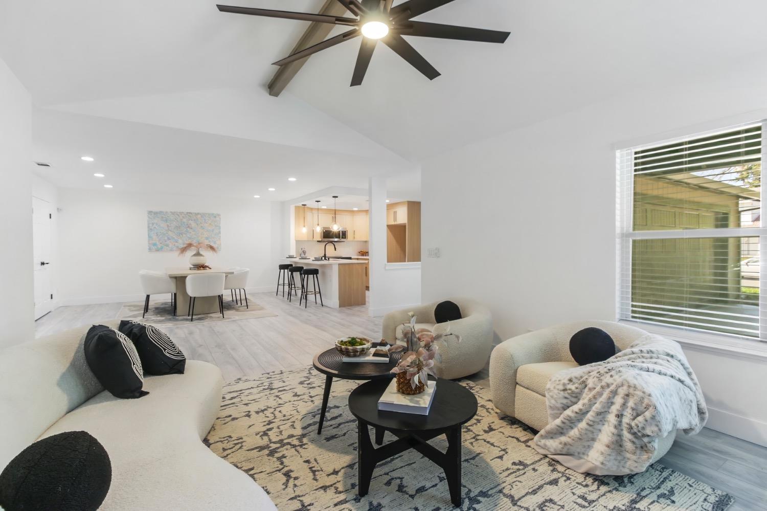 Detail Gallery Image 4 of 59 For 6550 Riverside Blvd, Sacramento,  CA 95831 - 3 Beds | 2 Baths