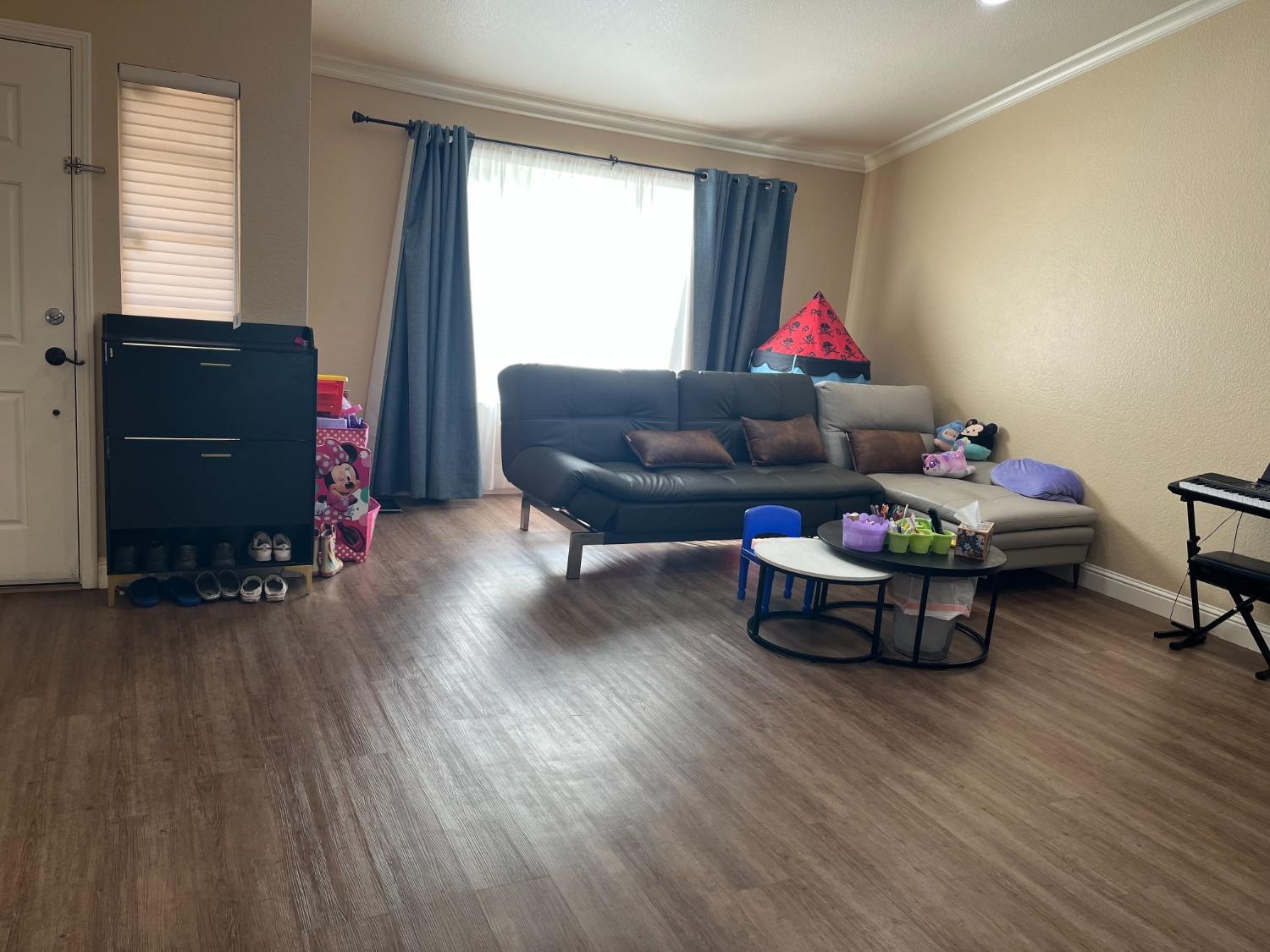 Candellaria Court, Elk Grove, California image 5