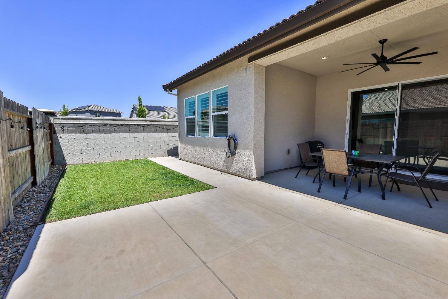 Detail Gallery Image 43 of 52 For 2403 Tribeca Ave, Manteca,  CA 95337 - 3 Beds | 3 Baths