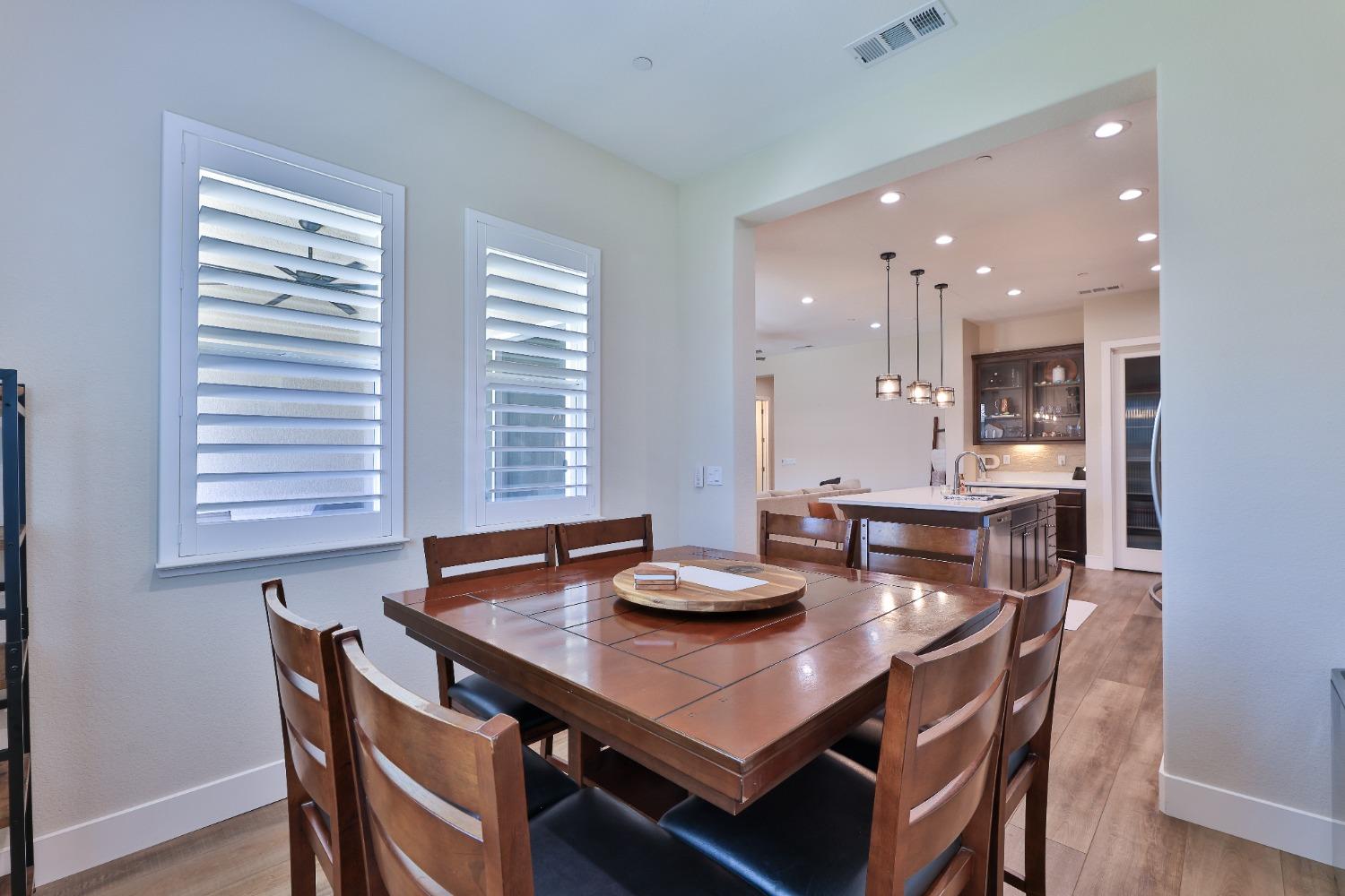 Detail Gallery Image 11 of 52 For 2403 Tribeca Ave, Manteca,  CA 95337 - 3 Beds | 3 Baths