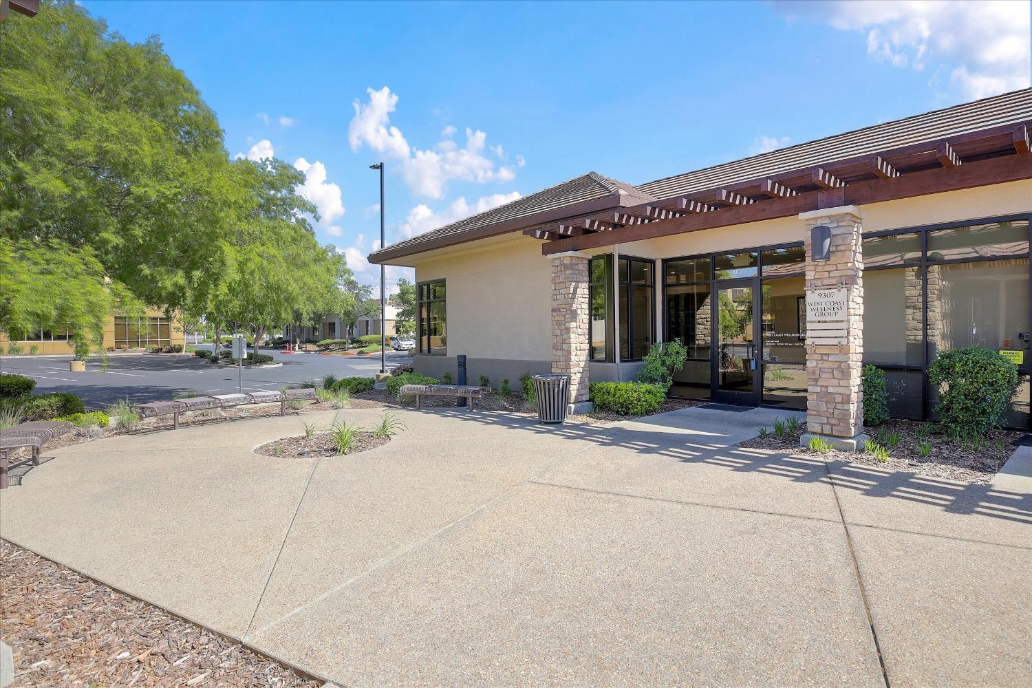 Detail Gallery Image 1 of 30 For 9307 Laguna Springs Dr #100,  Elk Grove,  CA 95758 - – Beds | – Baths