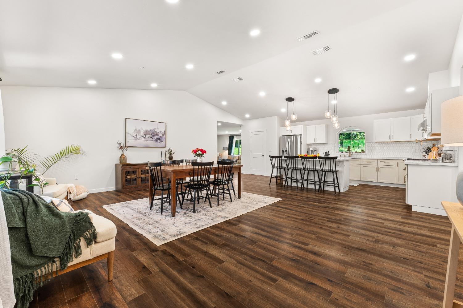 Detail Gallery Image 8 of 47 For 4046 Empire Creek Cir, Georgetown,  CA 95634 - 3 Beds | 2 Baths