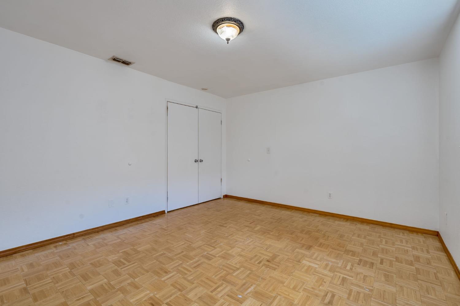 Photo #17: 225040460 Listing: Photo #17