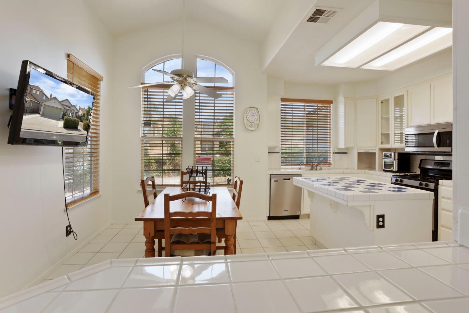 Detail Gallery Image 19 of 40 For 2039 London Ave, Manteca,  CA 95336 - 4 Beds | 2 Baths