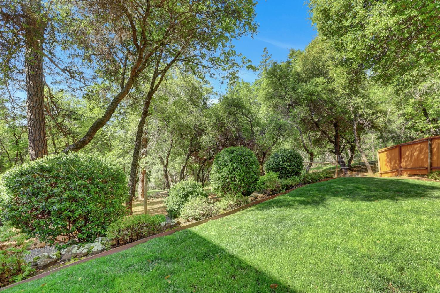 Detail Gallery Image 3 of 98 For 10450 S Ponderosa Way, Rough And Ready,  CA 95975 - 4 Beds | 3/1 Baths