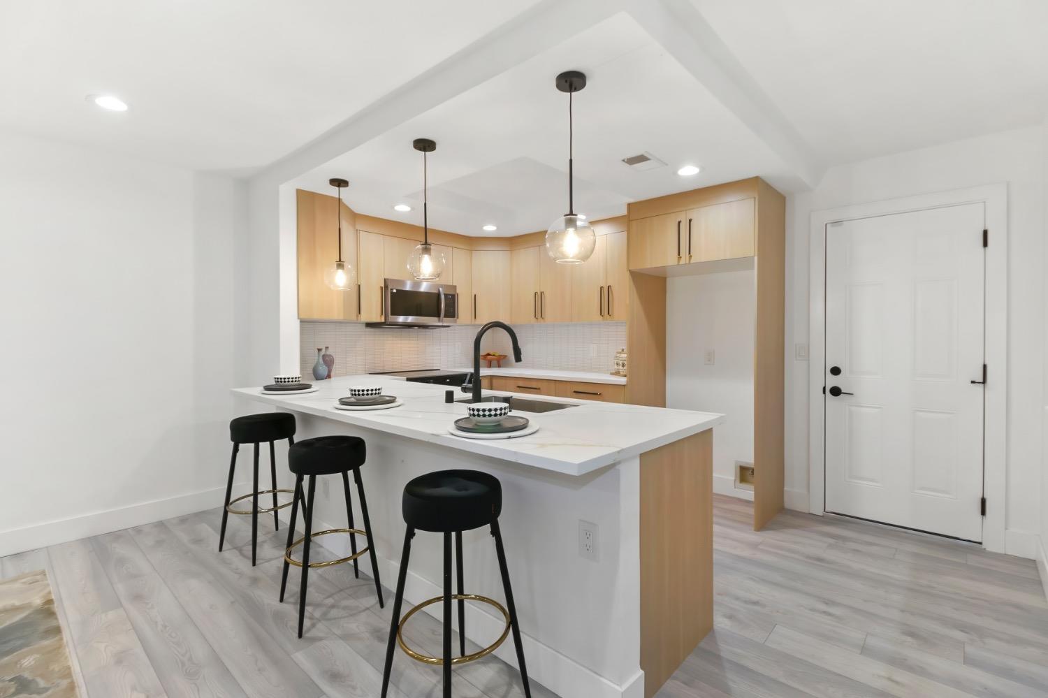 Detail Gallery Image 22 of 59 For 6550 Riverside Blvd, Sacramento,  CA 95831 - 3 Beds | 2 Baths