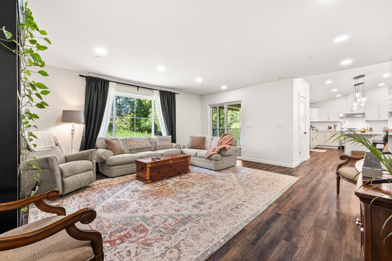 Detail Gallery Image 18 of 47 For 4046 Empire Creek Cir, Georgetown,  CA 95634 - 3 Beds | 2 Baths