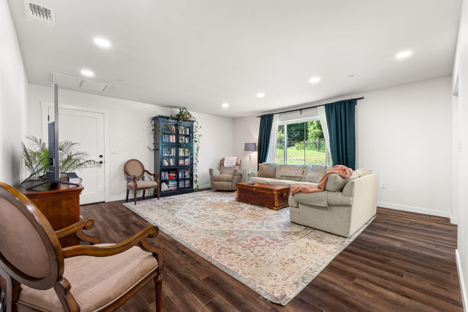 Detail Gallery Image 17 of 47 For 4046 Empire Creek Cir, Georgetown,  CA 95634 - 3 Beds | 2 Baths