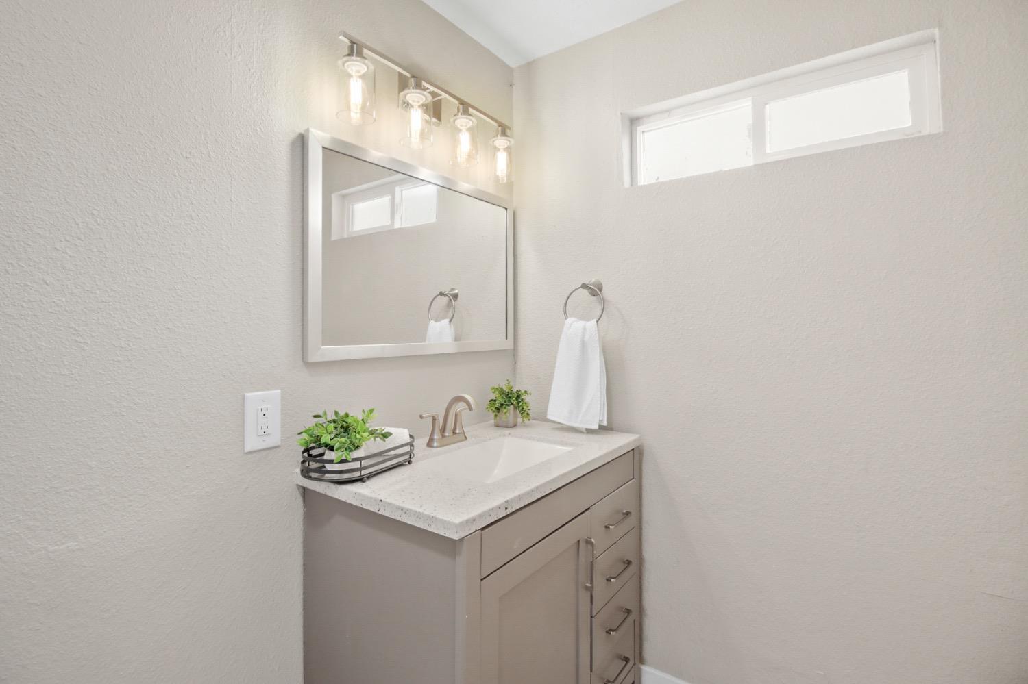 Detail Gallery Image 17 of 33 For 18826 Ca-113, Knights Landing,  CA 95645 - 3 Beds | 1 Baths
