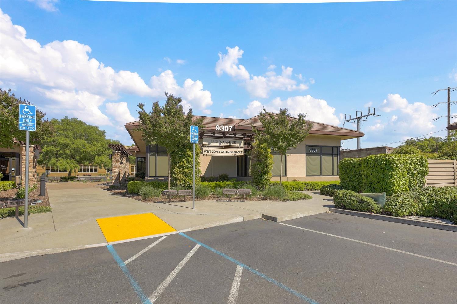 Detail Gallery Image 2 of 30 For 9307 Laguna Springs Dr #100,  Elk Grove,  CA 95758 - – Beds | – Baths