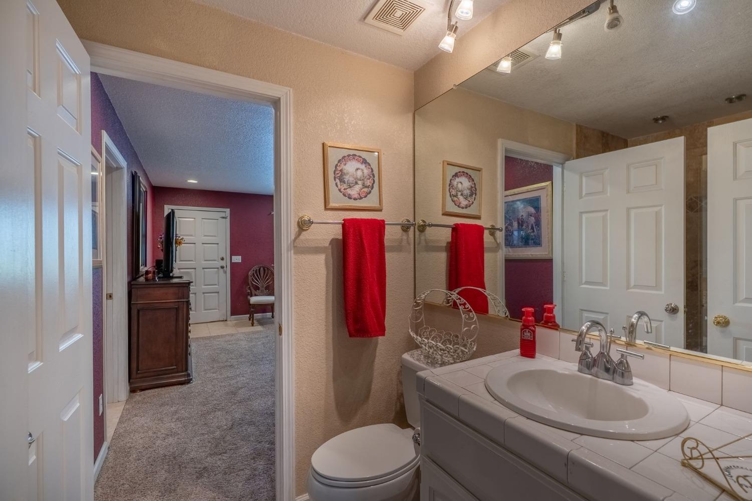 Detail Gallery Image 9 of 43 For 2019 Lee Rae Ct, Turlock,  CA 95380 - 5 Beds | 3 Baths