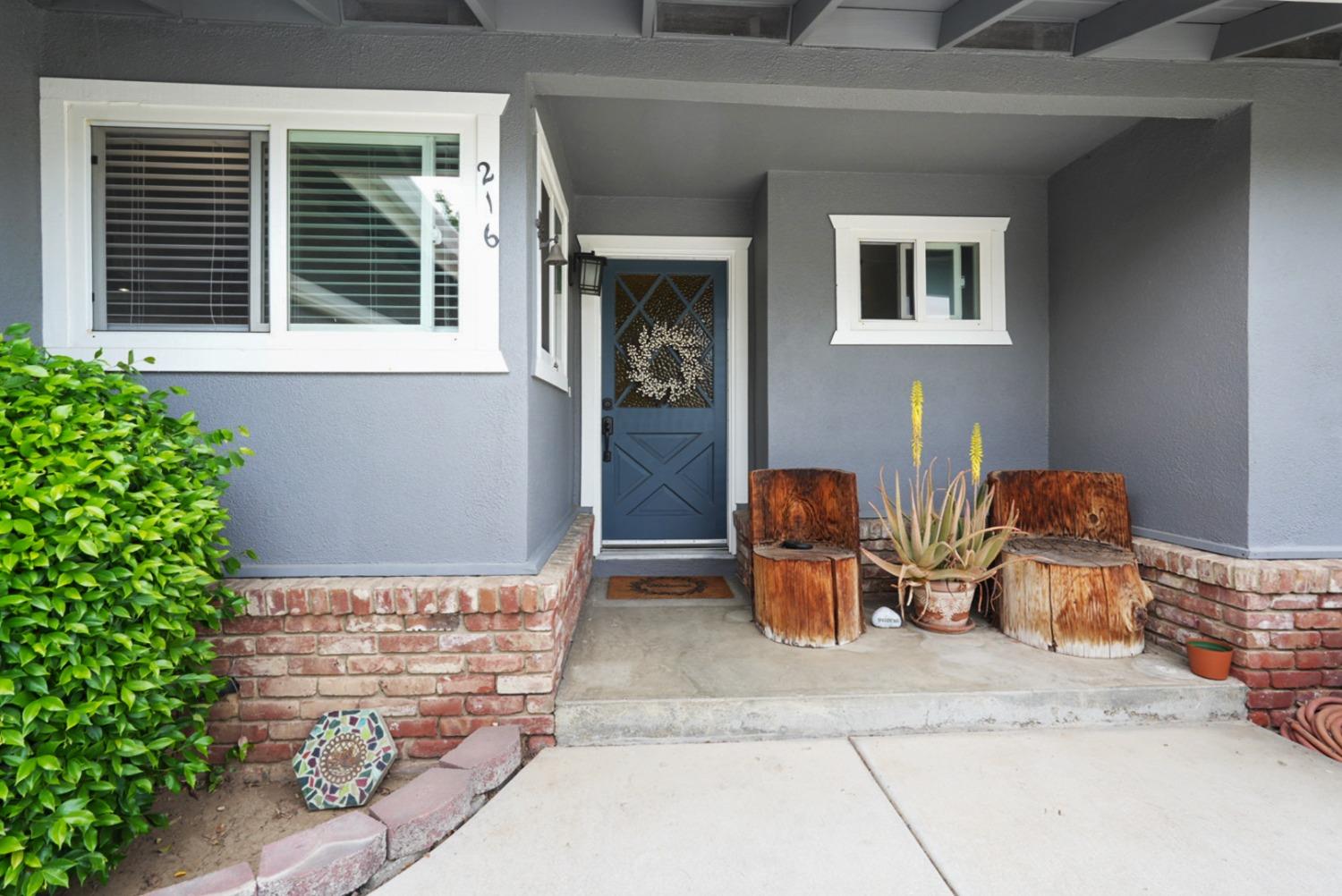 Detail Gallery Image 3 of 33 For 216 S 6th St, Patterson,  CA 95363 - 3 Beds | 2 Baths