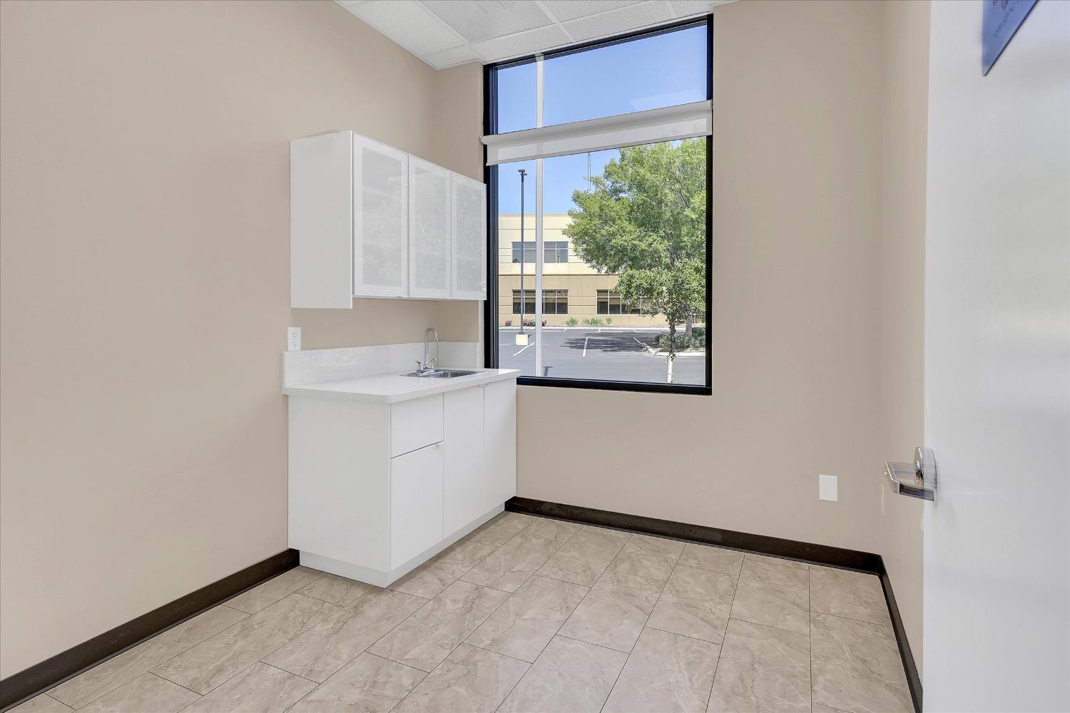 Detail Gallery Image 25 of 30 For 9307 Laguna Springs Dr #100,  Elk Grove,  CA 95758 - – Beds | – Baths