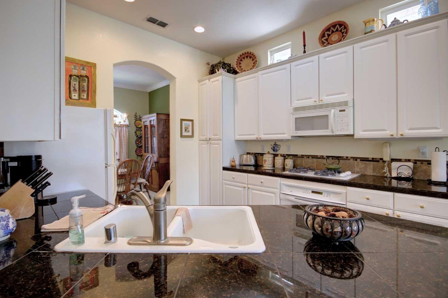 Detail Gallery Image 13 of 37 For 12020 Gold Arbor Ln, Gold River,  CA 95670 - 3 Beds | 2 Baths