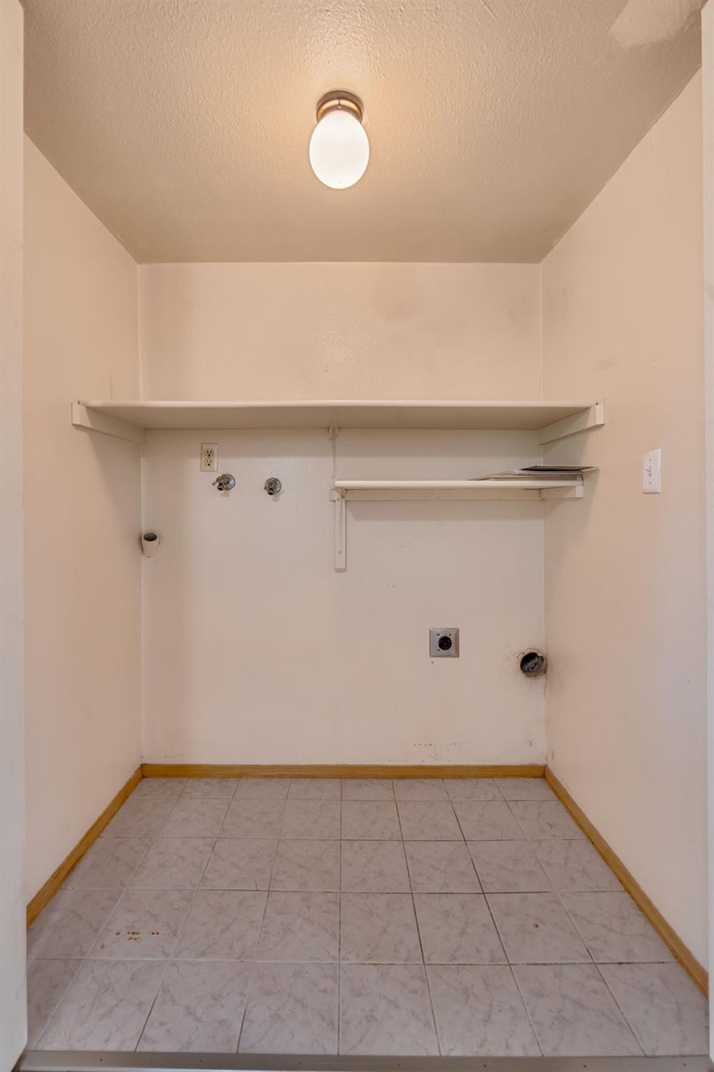 Photo #15: 225040460 Listing: Photo #15